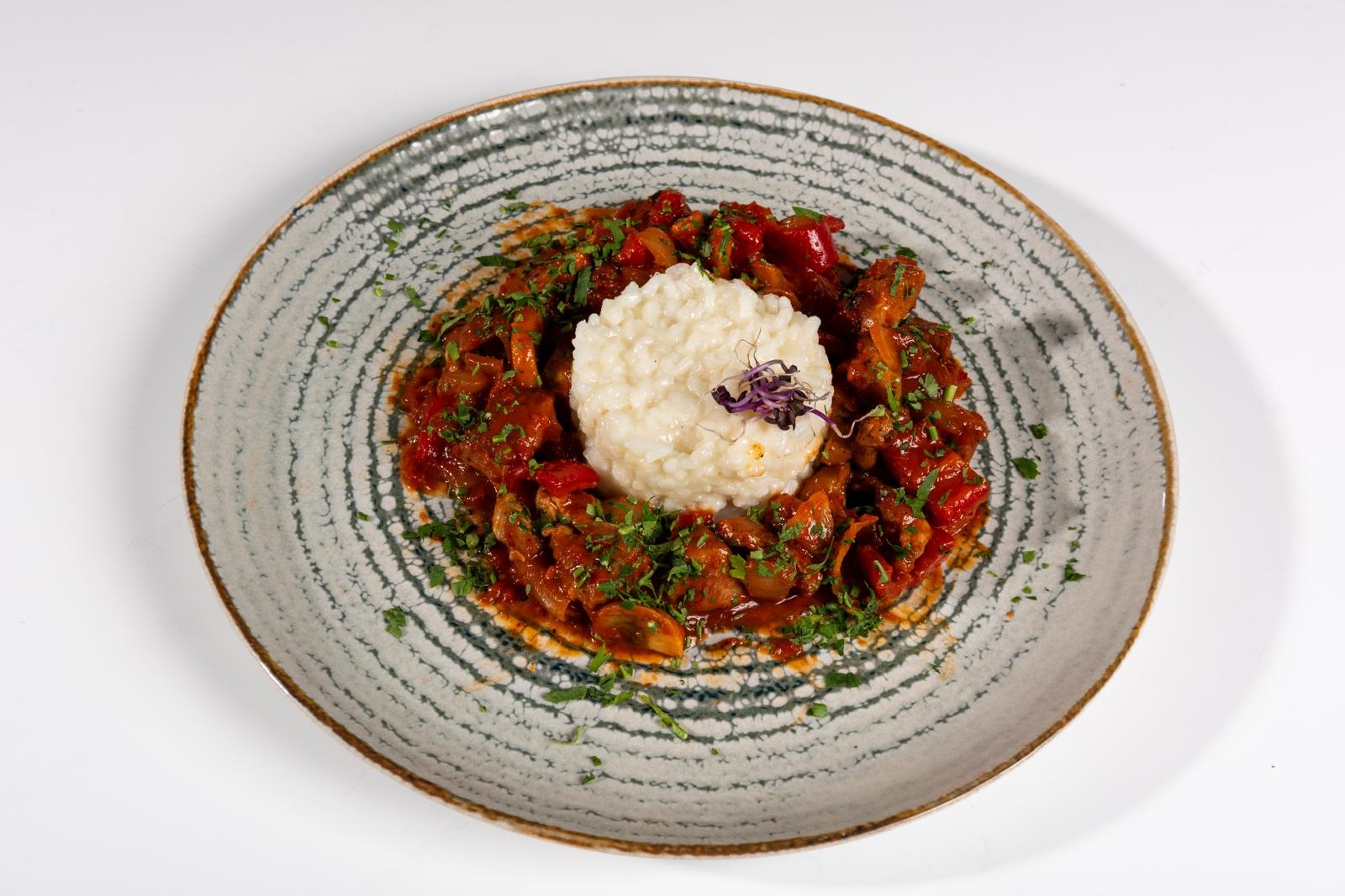 Tigaie picanta de porc cu risotto