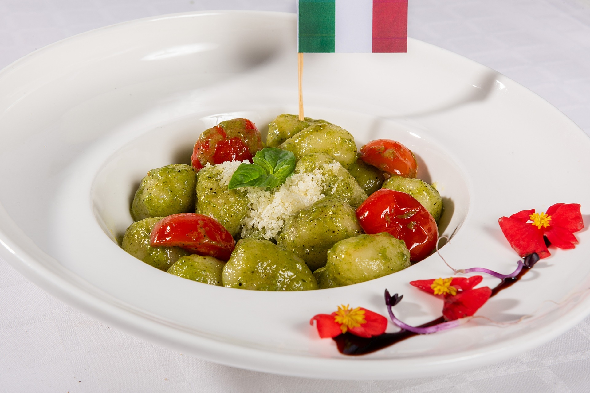 Gnocchi cu sos pesto facut in casa 