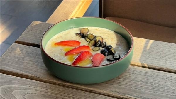 OATMEAL PORRIDGE WITH BERRIES