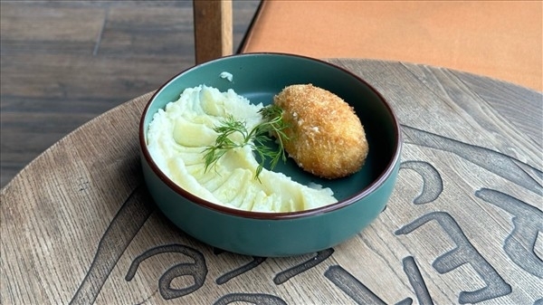 CHICKEN KIEV WITH POTATO PUREE