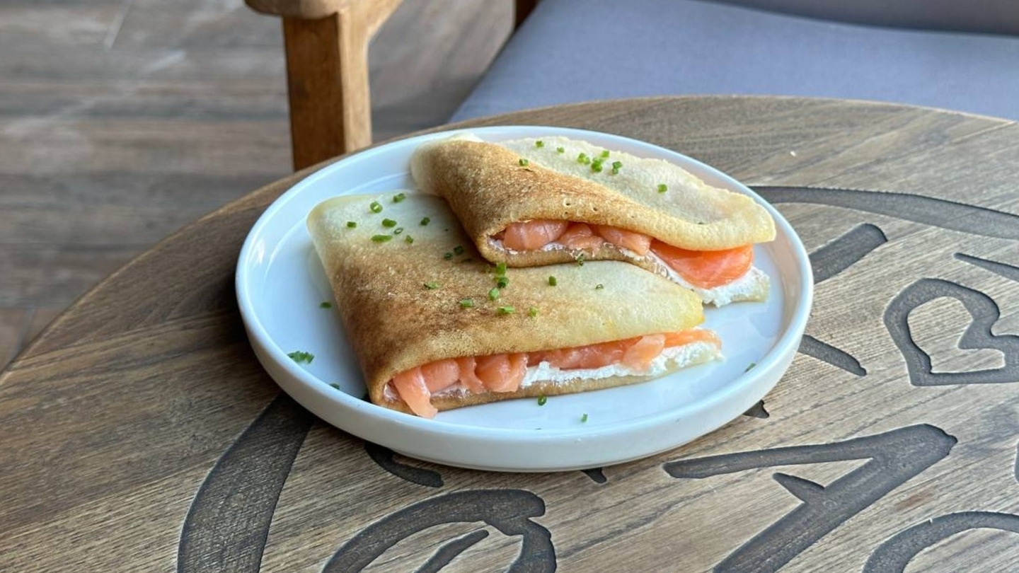 CREPES SALMON CREAM CHEESE