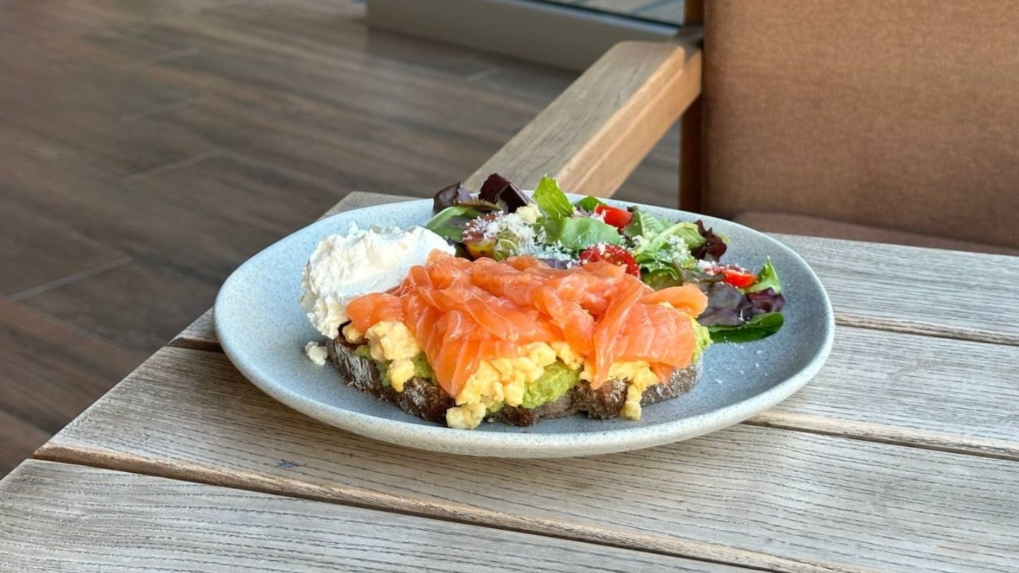 SALMON GUACAMOLE TOAST