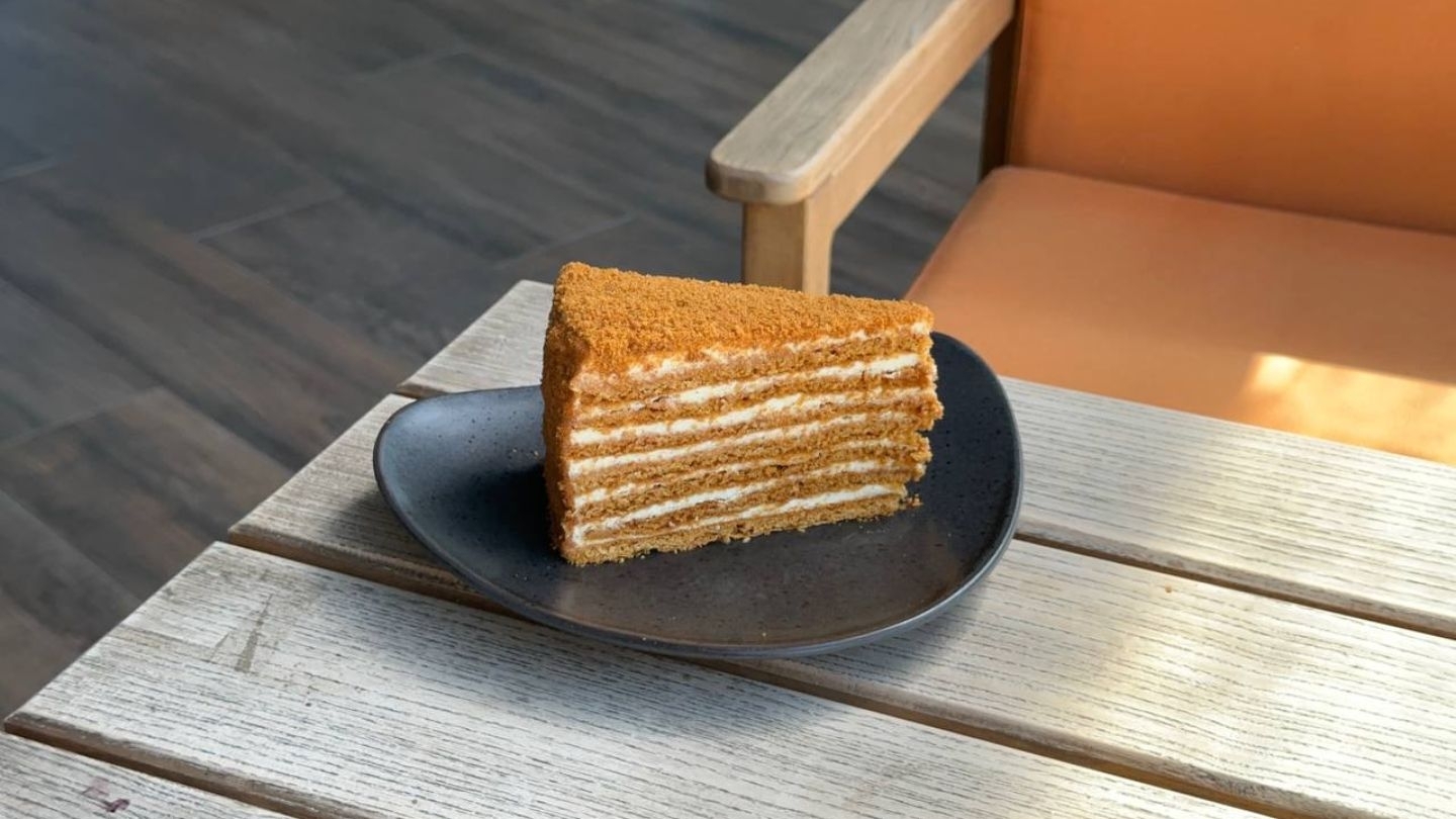 MEDOVIK HONEY CAKE