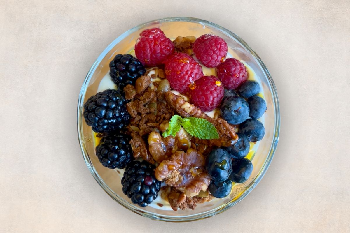 Greek Yoghurt Granola Cup (D, E, N)