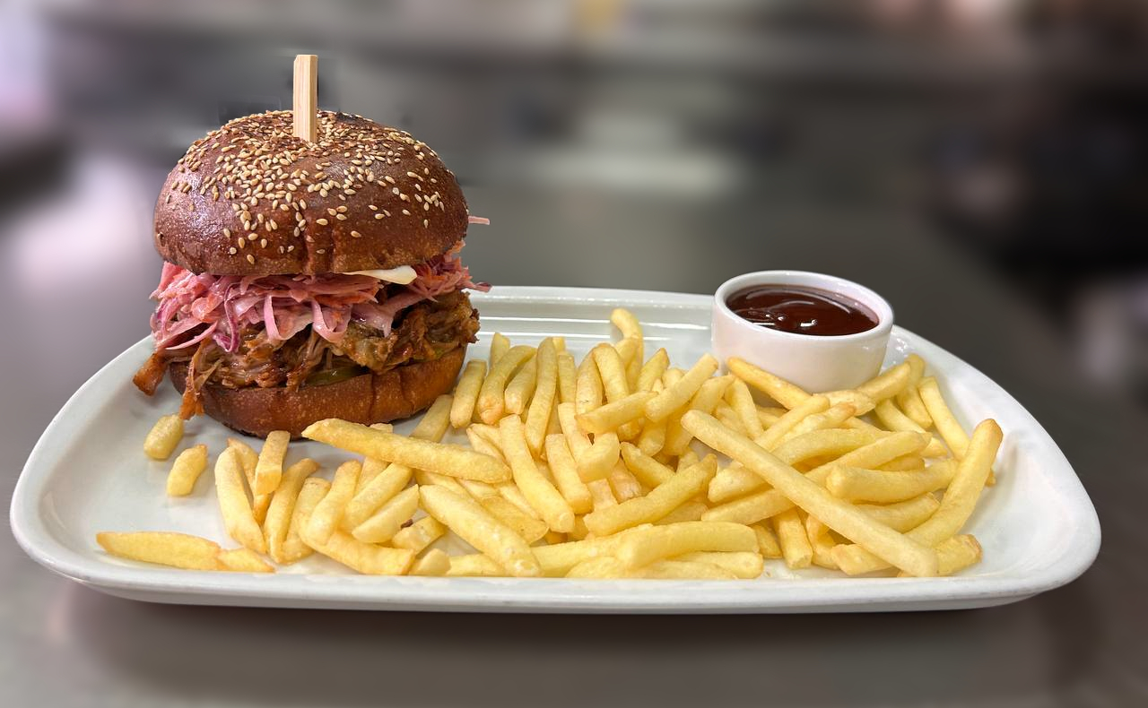 Pulled Pork burger/ Пул порк Бургер 430/120/50 г.
