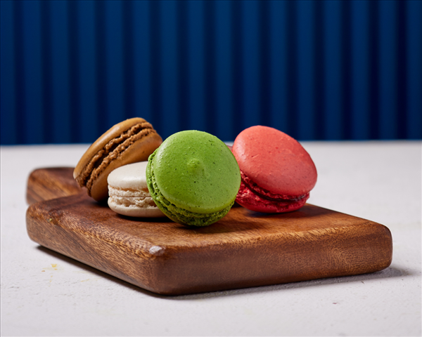 Box 16 Macarons